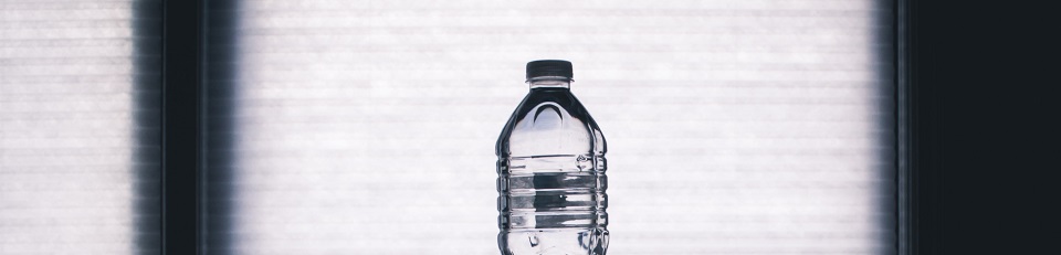 clear disposable bottle on black surface 1000084